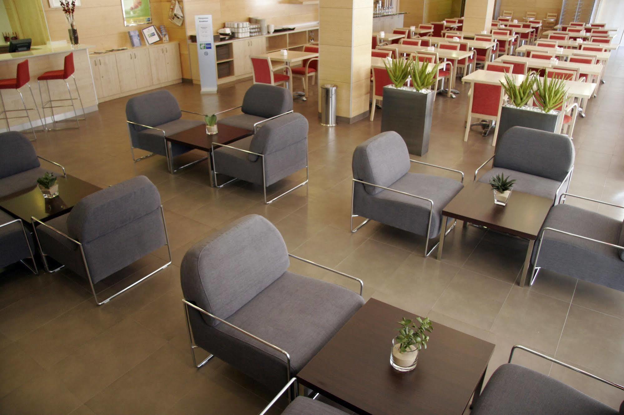 Holiday Inn Express Madrid-Getafe By Ihg Εξωτερικό φωτογραφία
